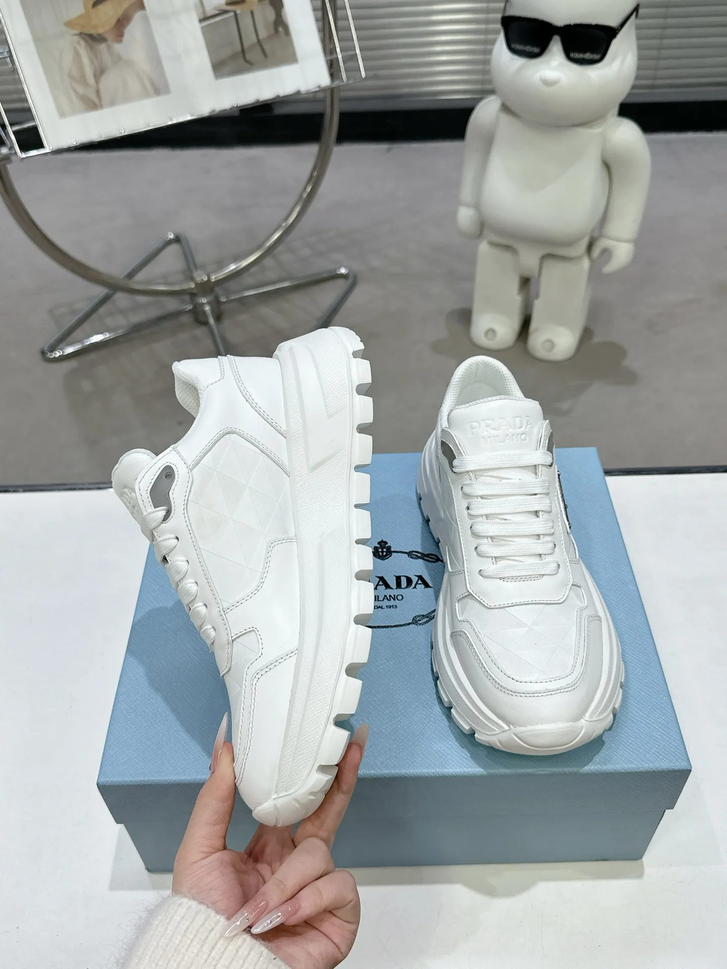 👟👟Ex-factory price 600👟👟 PRADA ²⁰²5𝐬𝐬Prada’s new product comes with strength! ❣️Many Internet celebrities have the same style, fashionable and versatile nice items, original shoes are developed and purchased from Italian counters, and are reproduced 1:1 according to the original taste. This year’s theme is not to be defined, embodying texture through simplicity💛From thick-soled sneakers to zigzag short boots to 2024 flat shoes, everything reveals a sure-fire momentum...combining gentleness and handsomeness, the finishing touch for women❤️ The top-grade open-edge beaded cowhide with imported cowhide triangle logo is consistent with the original version, the wear-resistant and ultra-light two-color outsole, and the sheepskin lining are breathable and comfortable. ⚛Size: Women's 35-40 ⚛Size: Men's 39-45 Original packaging accessories. ⚛